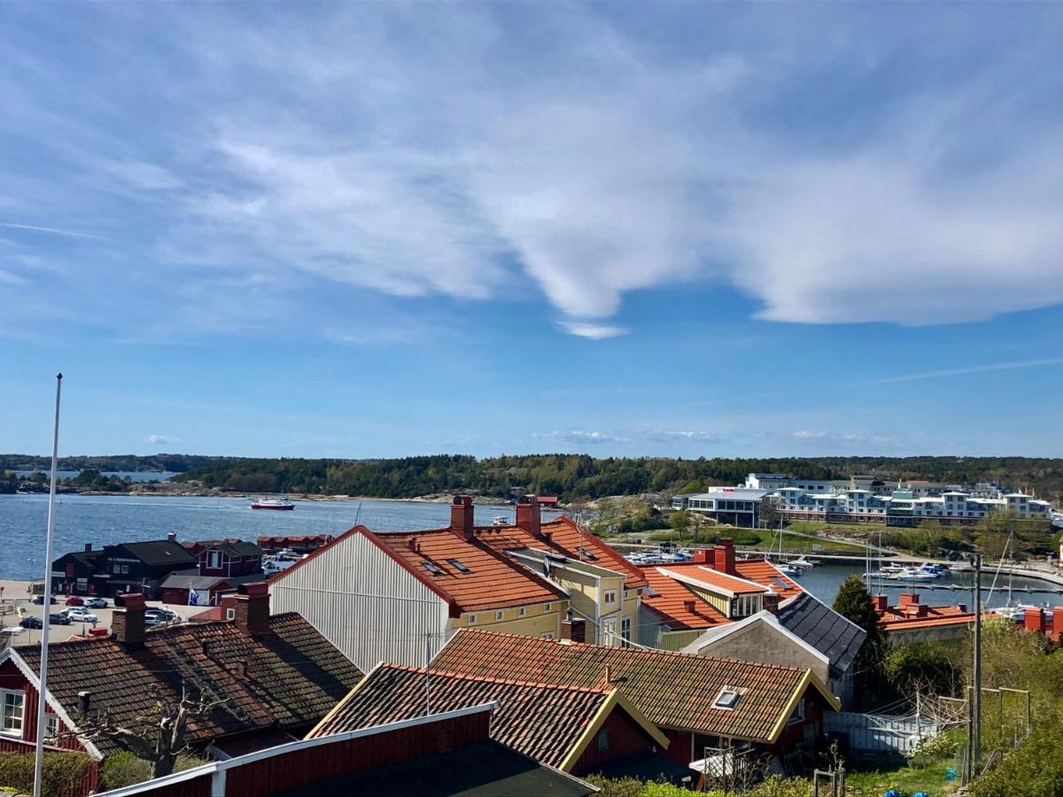 Vacker Vaning Med Havsutsikt I Stroemstads Centrum. Exterior foto